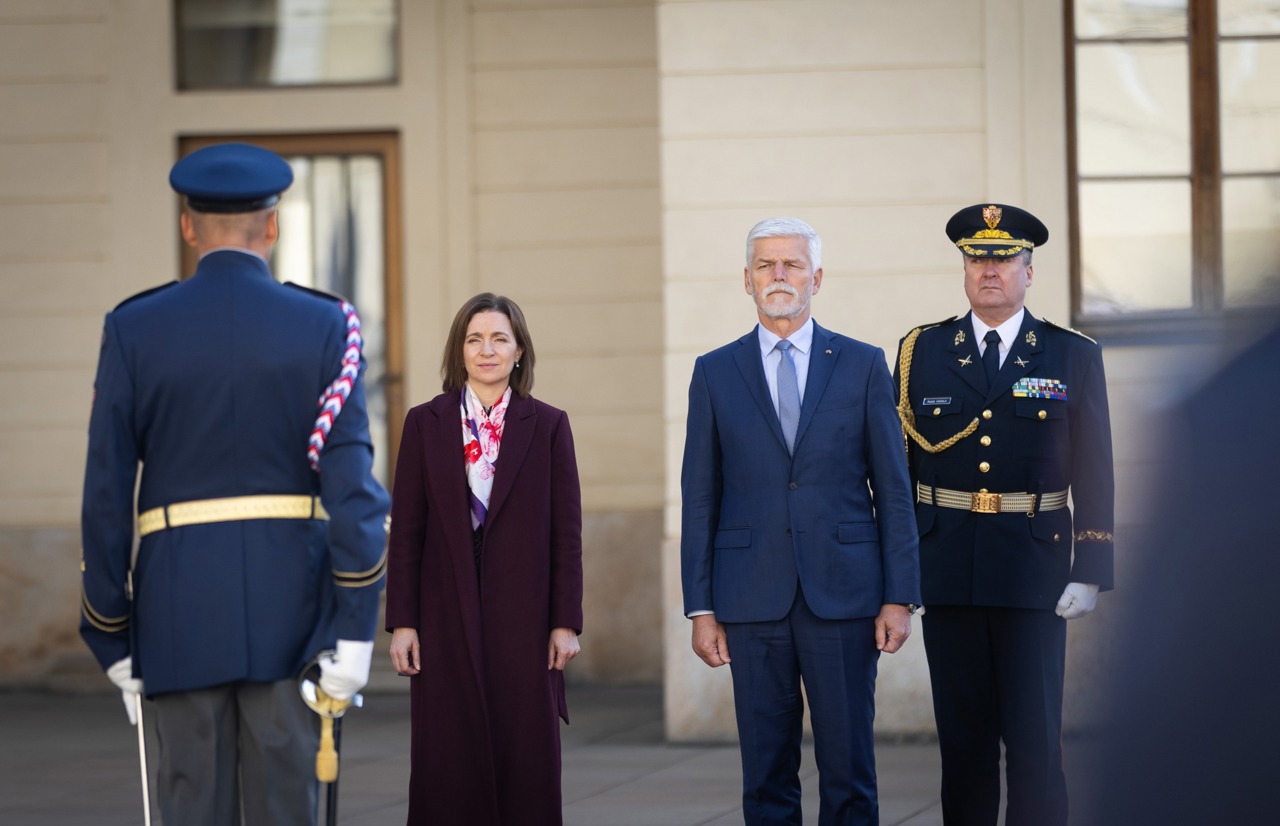 Czech President Petr Pavel welcomed with military honors at the Presidency