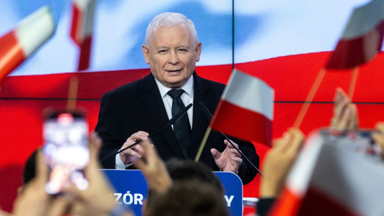 Poland's ruling conservatives lose majority in parliament 