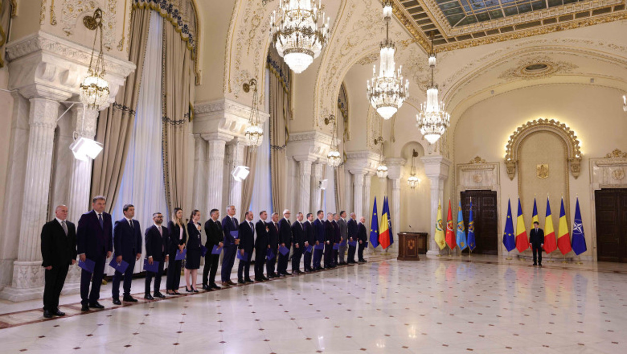 Правительство Илие Боложана принесло присягу перед президентом Румынии 