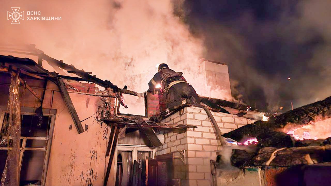 Ночные удары по Харькову: из-за обломков дронов вспыхнули пожары, пострадали семь человек