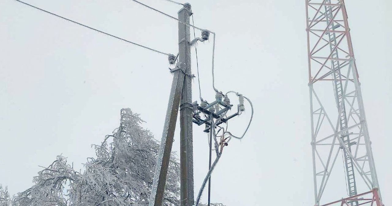 Avertisment Premier Energy: Vântul puternic poate lăsa localități fără curent