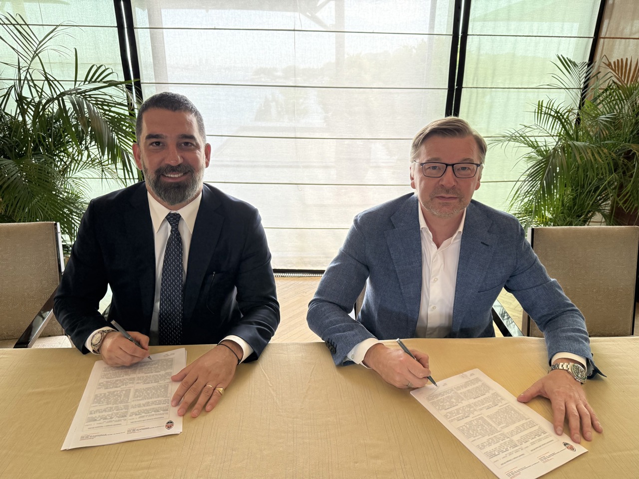 Turcul Arda Turan, fost jucător la Atletico Madrid și FC Barcelona, este noul antrenor al echipei de fotbal Șahtar Donețk 