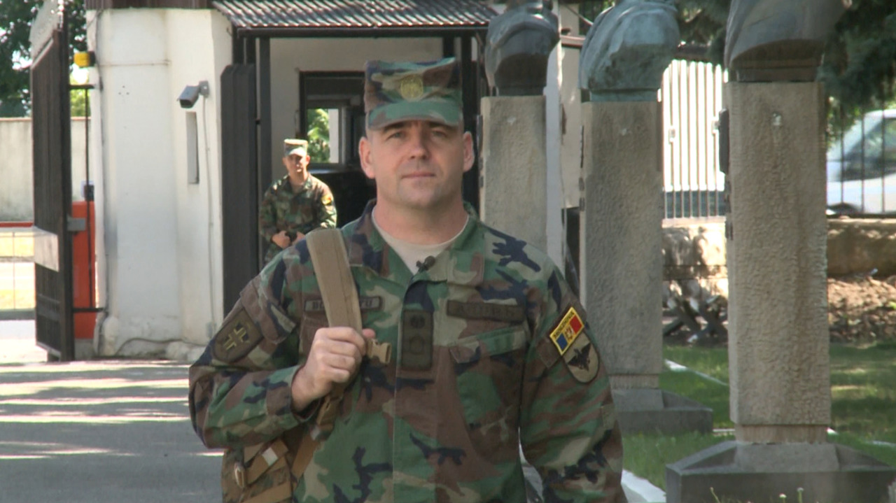 Oameni care dau sens uniformei: povestea sergentului Mihai Botezatu, care asigură legătura dintre soldați și ofițeri