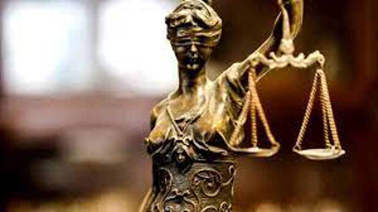 Приговорён к восьми годам лишения свободы за мошенничество и торговлю влиянием