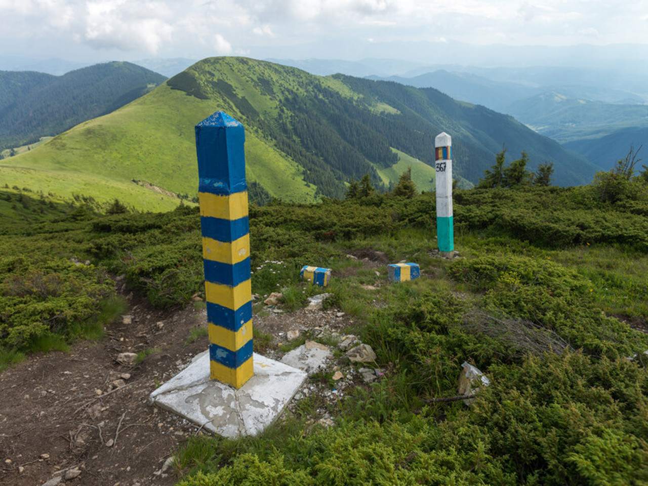 depositphotos.com / Granița în munți dinte România și Ucraina 