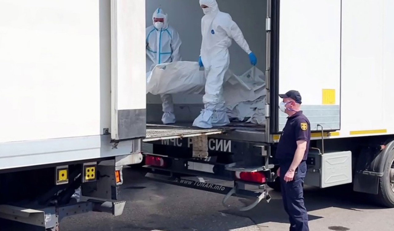 Ucraina: Rusia ascunde explozibili în cadavrele soldaților repatriați