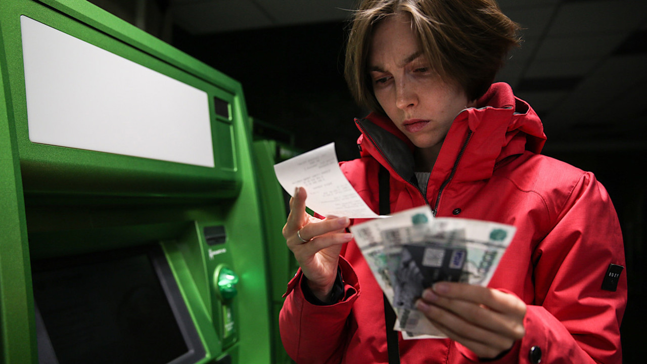 Russian banks cancel credit card limits