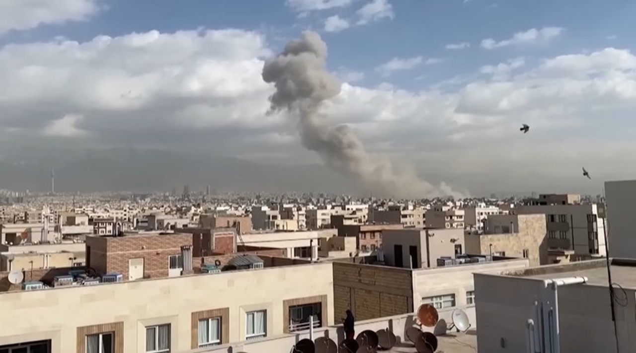 Atacuri SUA-Iran: Schimburi de focuri în Strâmtoarea Ormuz, sirene în Bahrain și rachete interceptate în Kuweit 