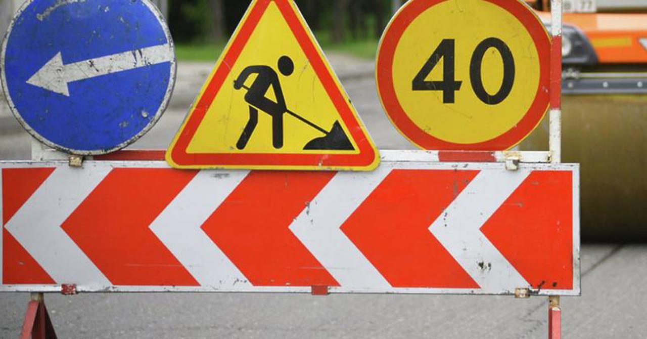 Traffic restrictions on a street in Chisinau
