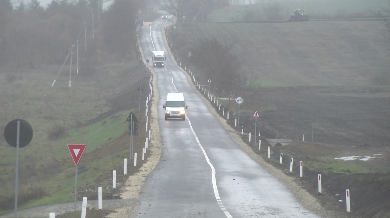 Mîndîc-R12 road fully repaired after 25 years of neglect in Drochia district