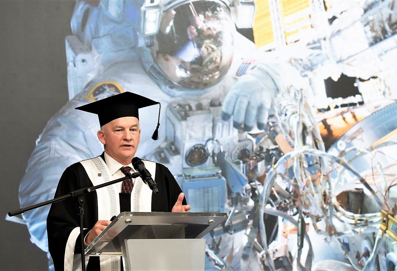 INTERVIU Moldova 1 | JEFFREY WILLIAMS, astronaut NASA: Deși R. Moldova este o țară mică poate participa activ la explorarea spațială