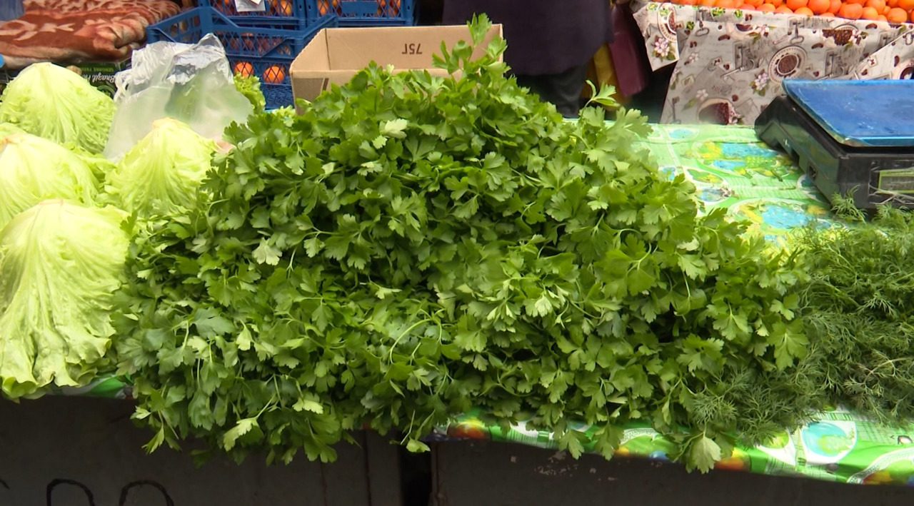 Bomboane și verdețuri cu substanțe periculoase, descoperite la frontieră: ANSA îndeamnă la prudență