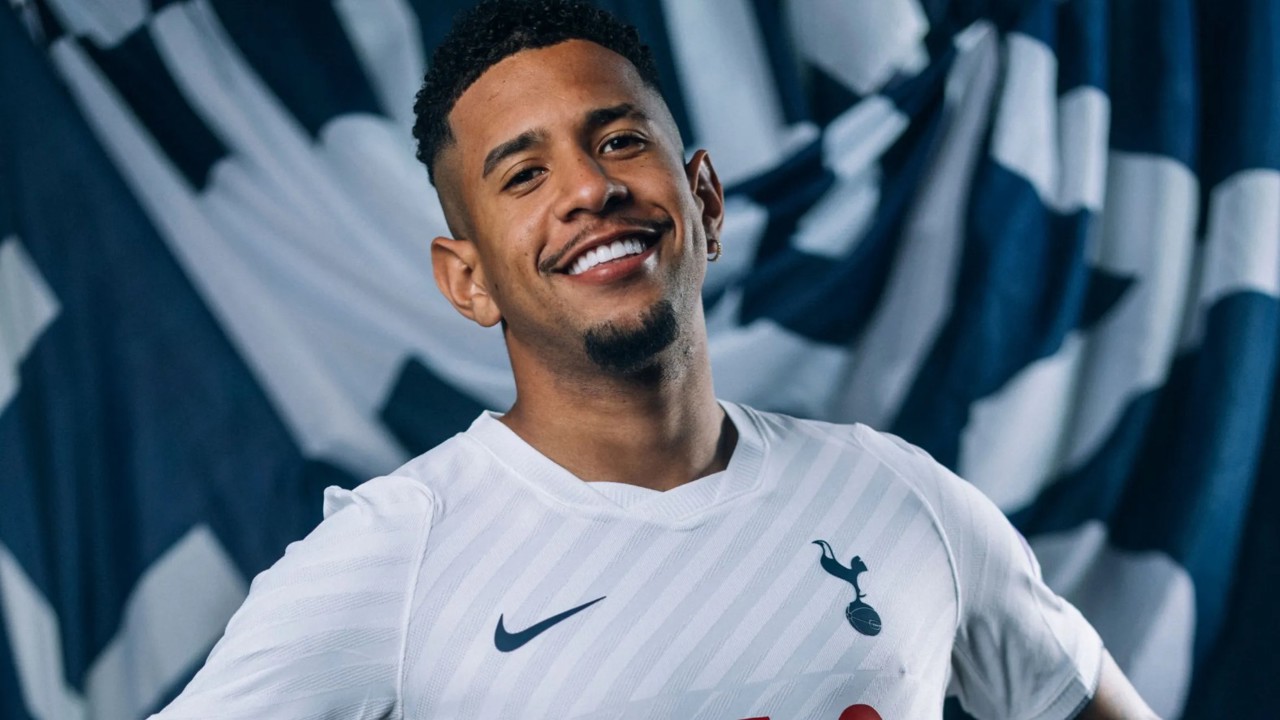 Transfer de milioane în Premier League! Tottenham Hotspur l-a achiziționat de la Manchester City pe fotbalistul brazilian Savinho 