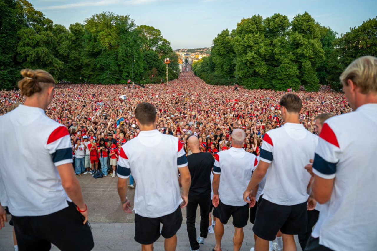 Jucătorii echipei Norvegiei au fost întâmpinați cu mult fast la revenirea de la Cupa Mondială 