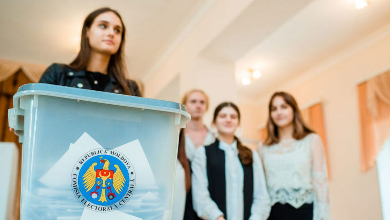 Pentru prima dată la urne: 42 de mii de tineri își vor exercita dreptul la vot la alegerile din 20 octombrie