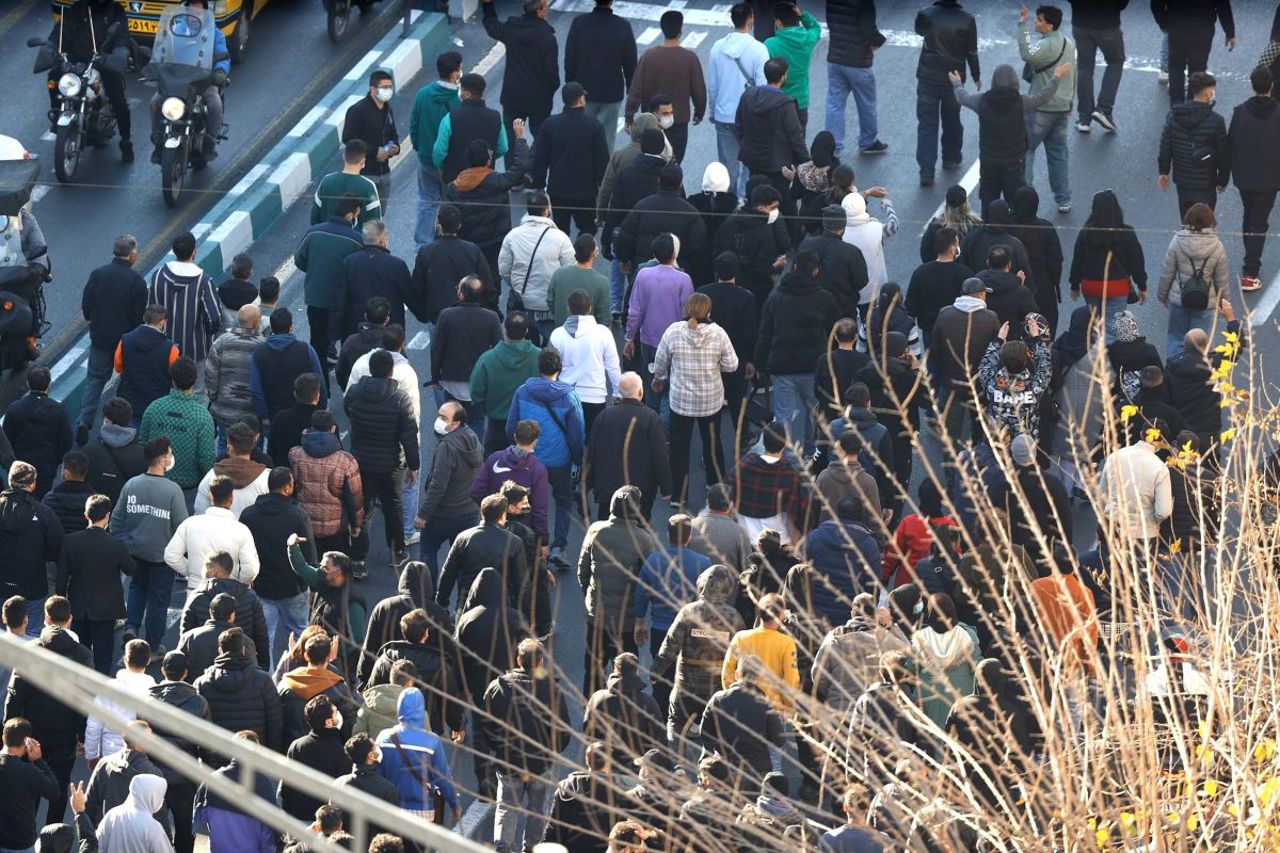 Six dead as Iran protests over economic crisis enter fifth day