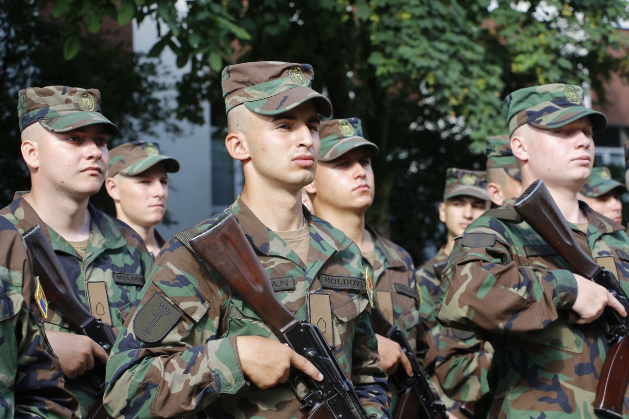 Expert, la împlinirea a 34 de ani de la înființarea Armatei Naționale: „Un stat neutru ar trebui să investească mult mai mult în apărare”