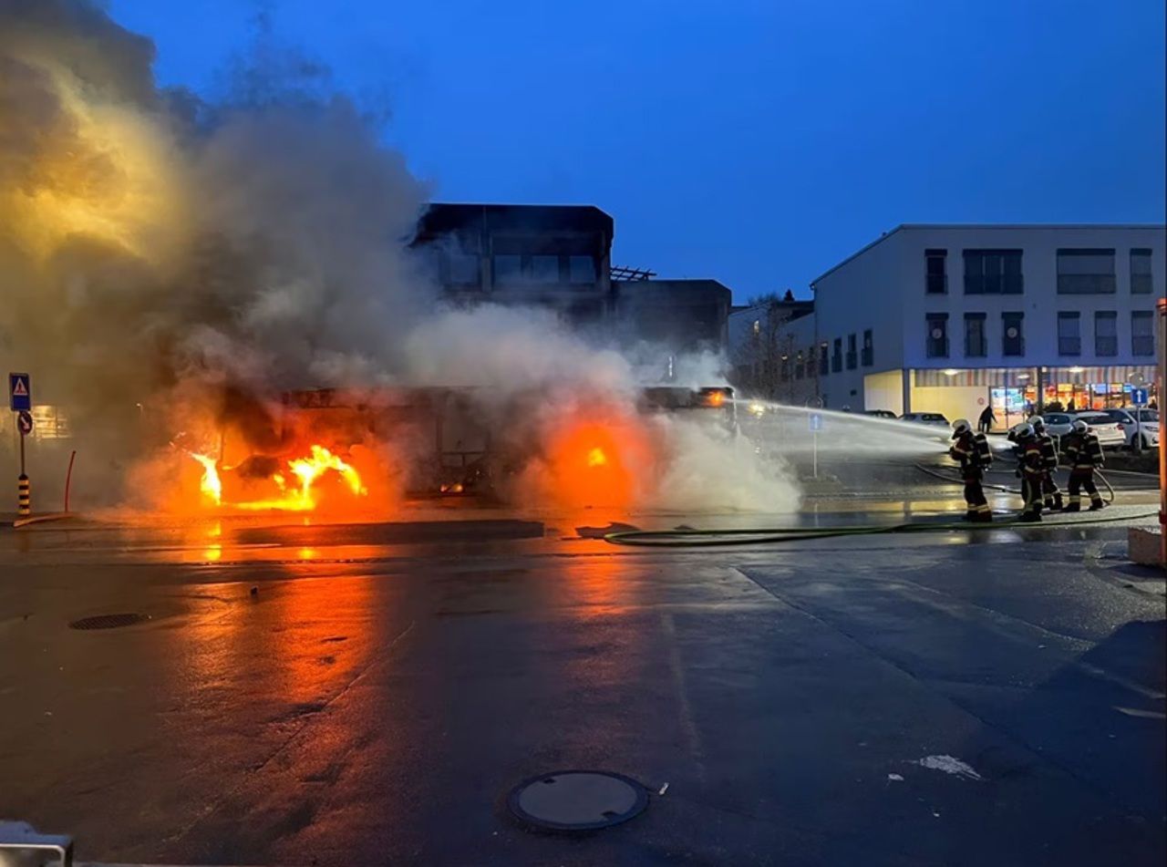 Multiple fatalities reported after bus catches fire in Chiètres, Switzerland