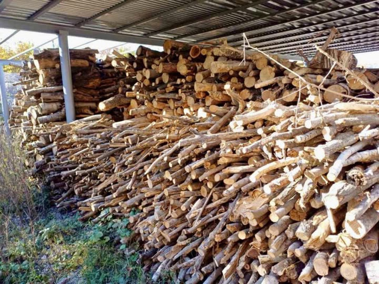 В аэропорту Кишинёва продают дрова