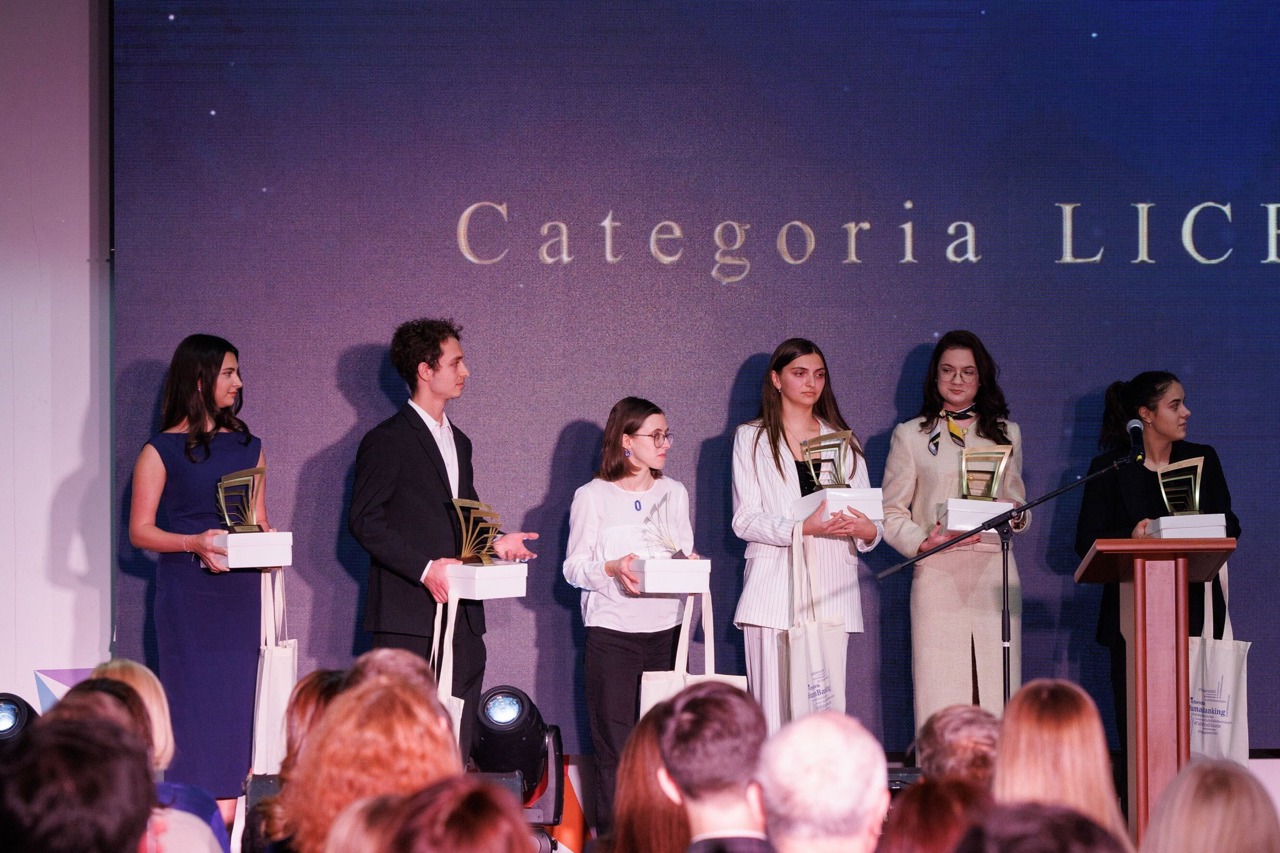 Cei mai studioși tineri au fost premiați la Gala studenților originari din Republica Moldova