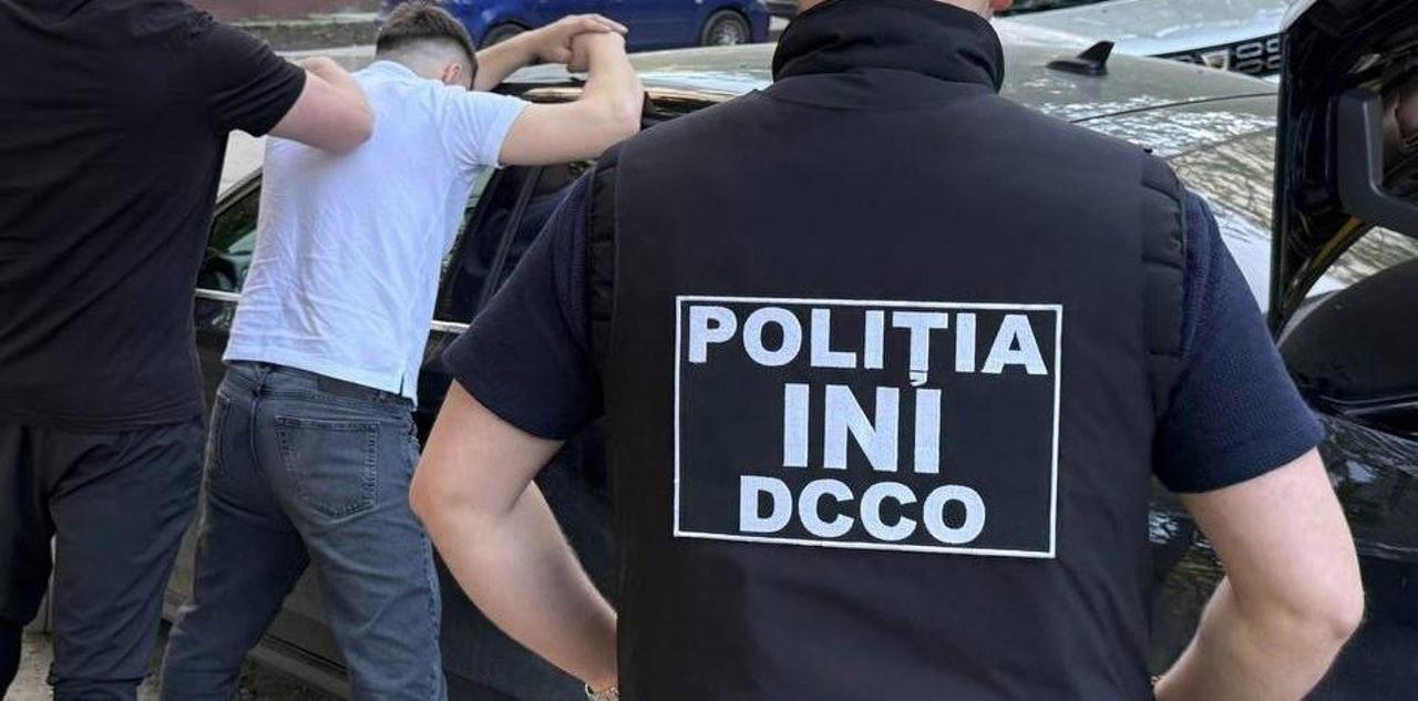 Cumpărători „rapizi” cu bancnote false: Un tânăr de 19 ani, reținut în flagrant delict