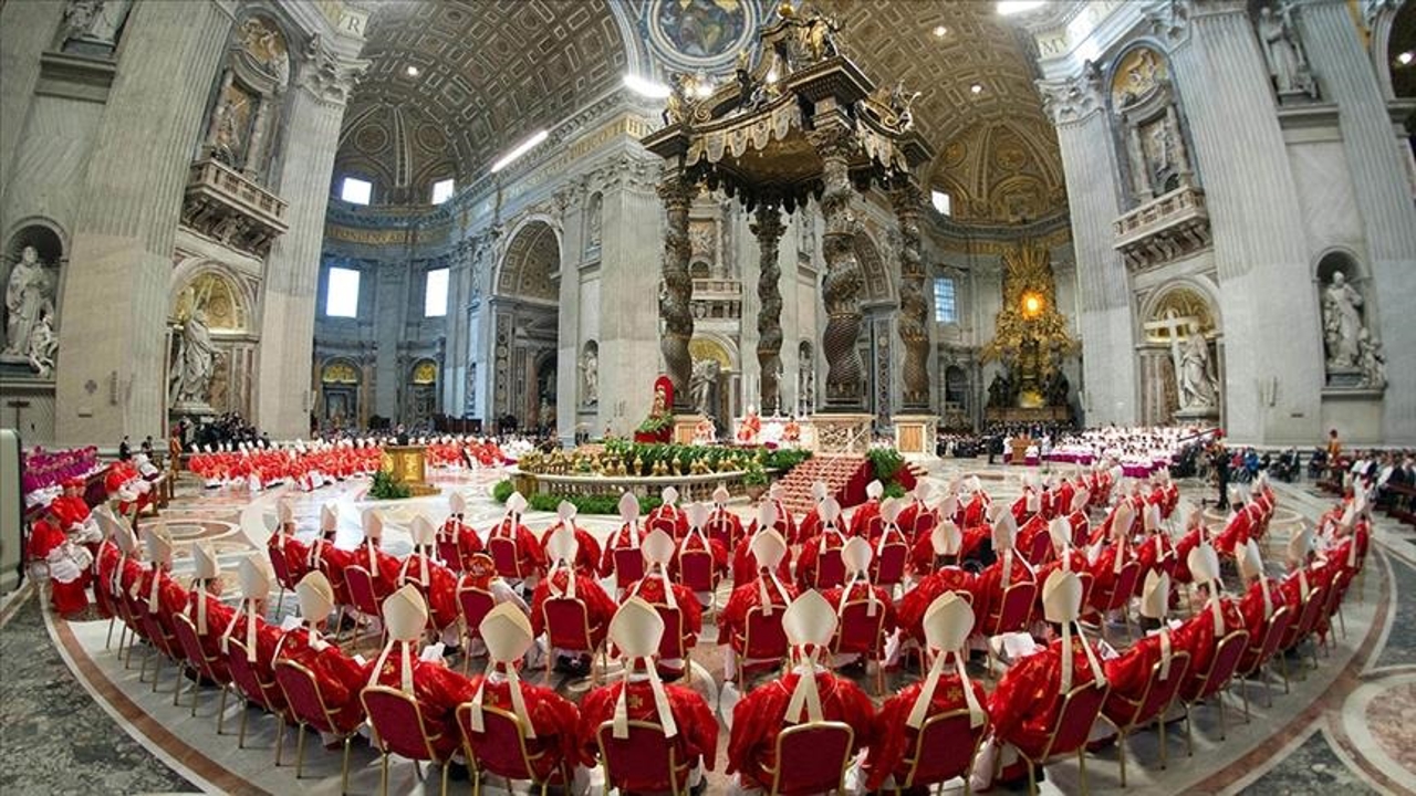 В Ватикане избирают нового Папу Римского: в голосовании примут участие более 130 кардиналов