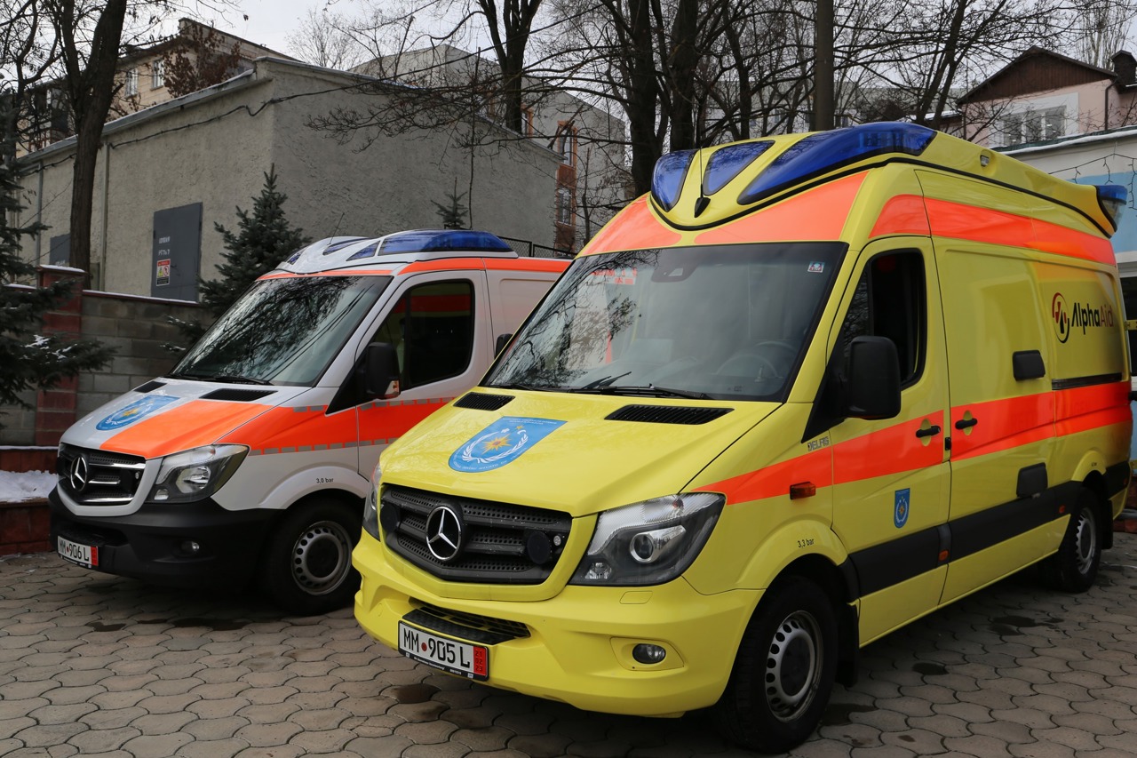 Two modern ambulances received by IGSU from an American non-governmental organisation