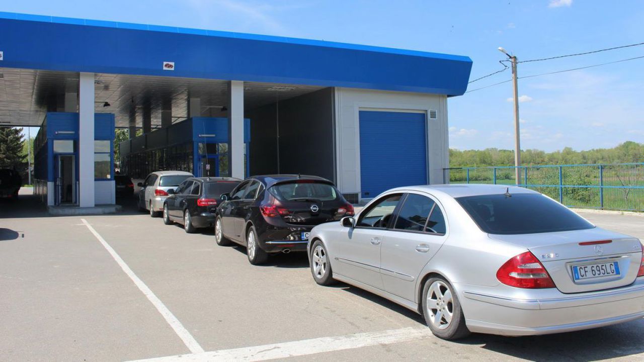 O singură mașină, precum și bunuri personale: cetățenii moldoveni care revin definitiv de peste hotare ar putea beneficia de scutiri la vamă