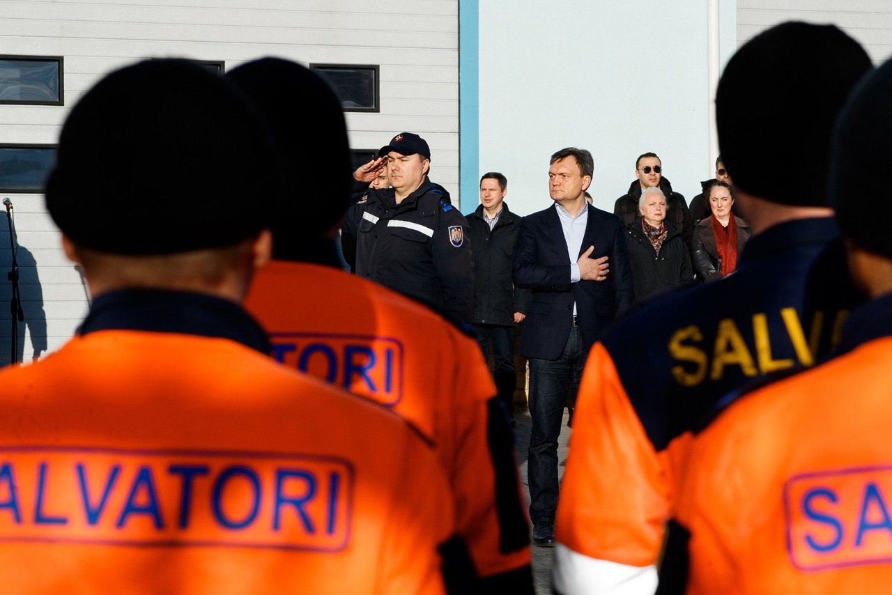 Salvatorii moldoveni au fost întâmpinați la Chișinău cu onoruri militare. Dorin Recean: Steagul Republicii Moldova a fost purtat cu mândrie