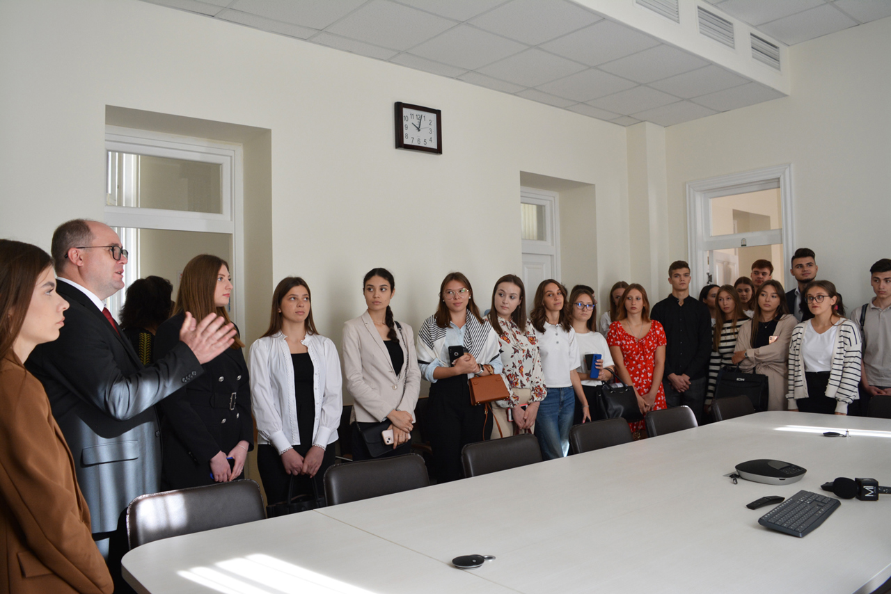 De Ziua Ușilor Deschise la CNAM, un grup de mediciniști a luat cunoștință de activitatea instituției