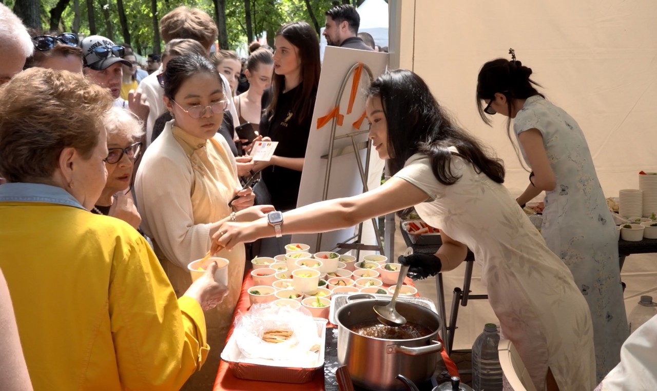 Zilele Chinei la Chișinău cu tradiții, bucate tradiționale și artă chineză în inima capitalei 