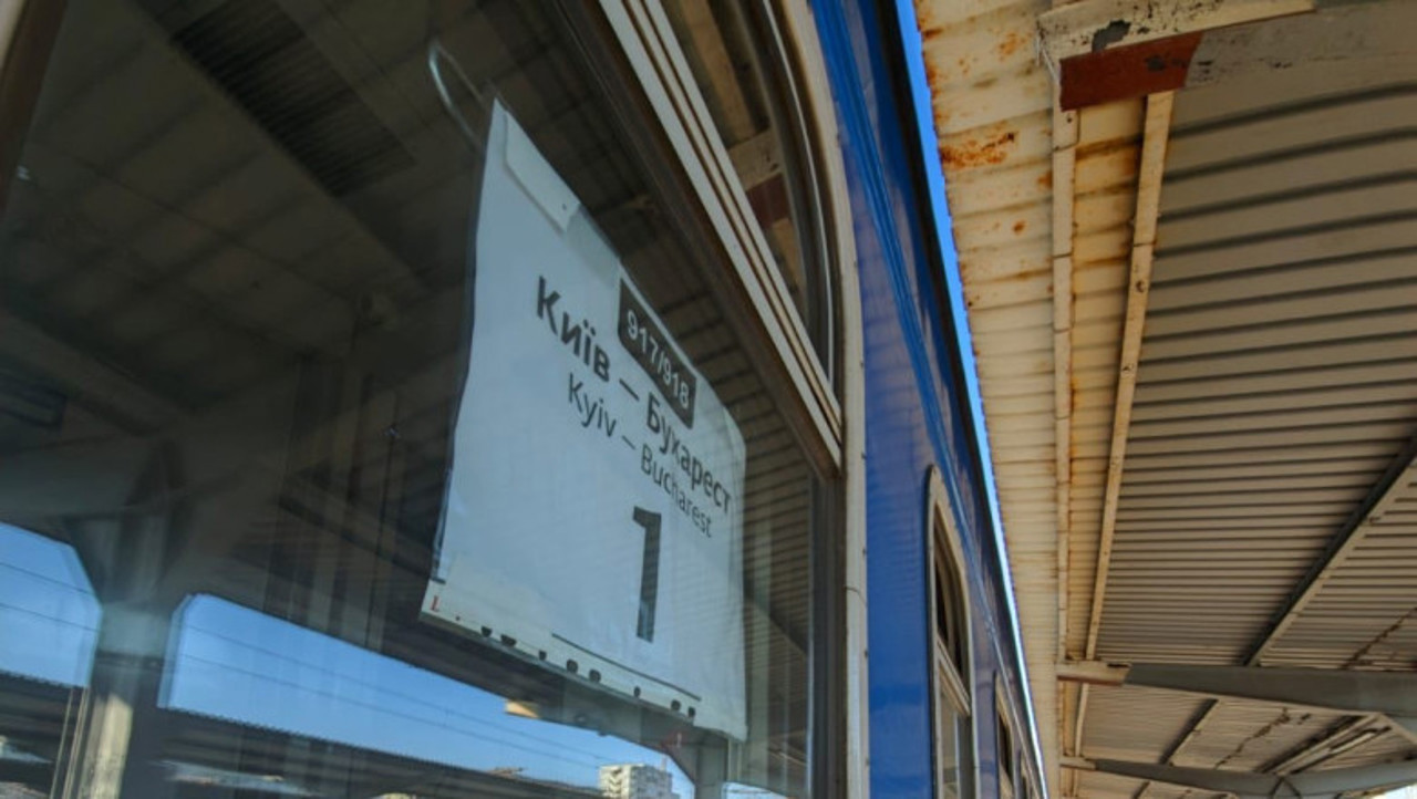 Неизвестный сообщил о "бомбе" в поезде Бухарест-Киев: состав остановлен для проверки