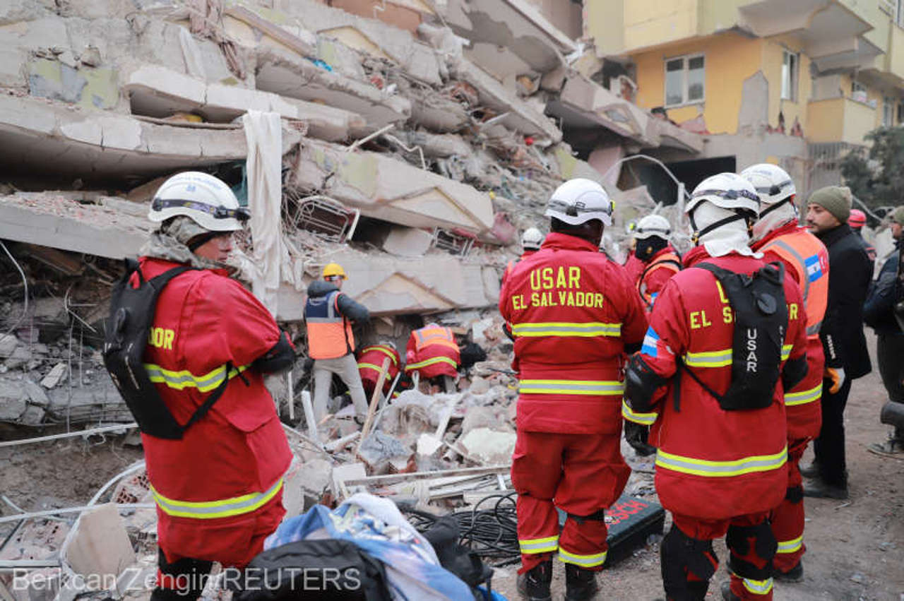 Cutremur în Turcia și Siria // O femeie și un copil, salvați de sub dărâmături