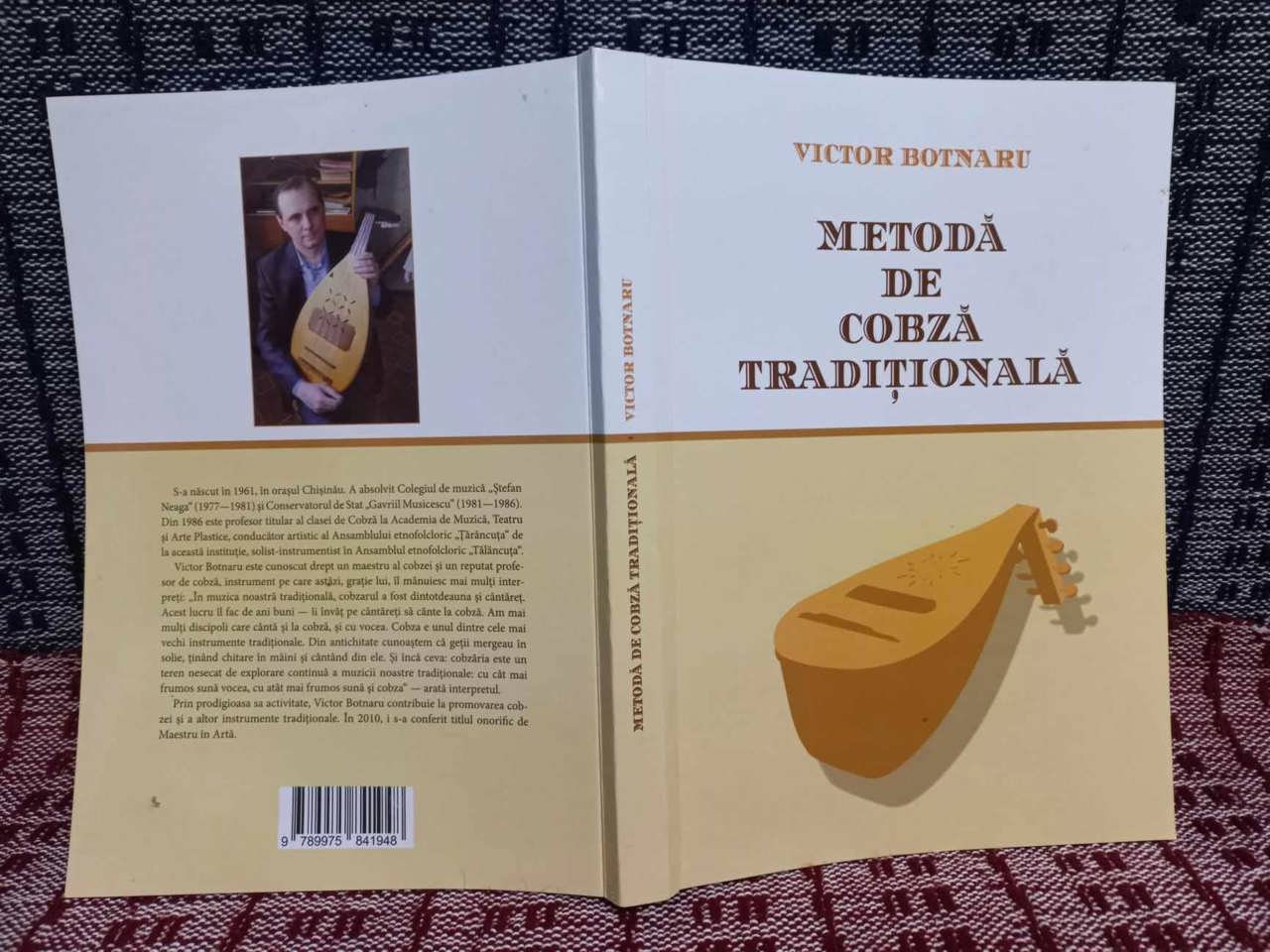 Victor Botnaru: „Toată cariera mea artistică se află aici, s-o ia orice doritor de a studia cobza și să învețe pas cu pas”