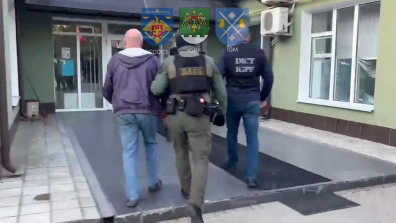 Migranți din Tadjikistan, aduși ilegal în R. Moldova și pregătiți să ajungă în UE. Trei persoane, reținute