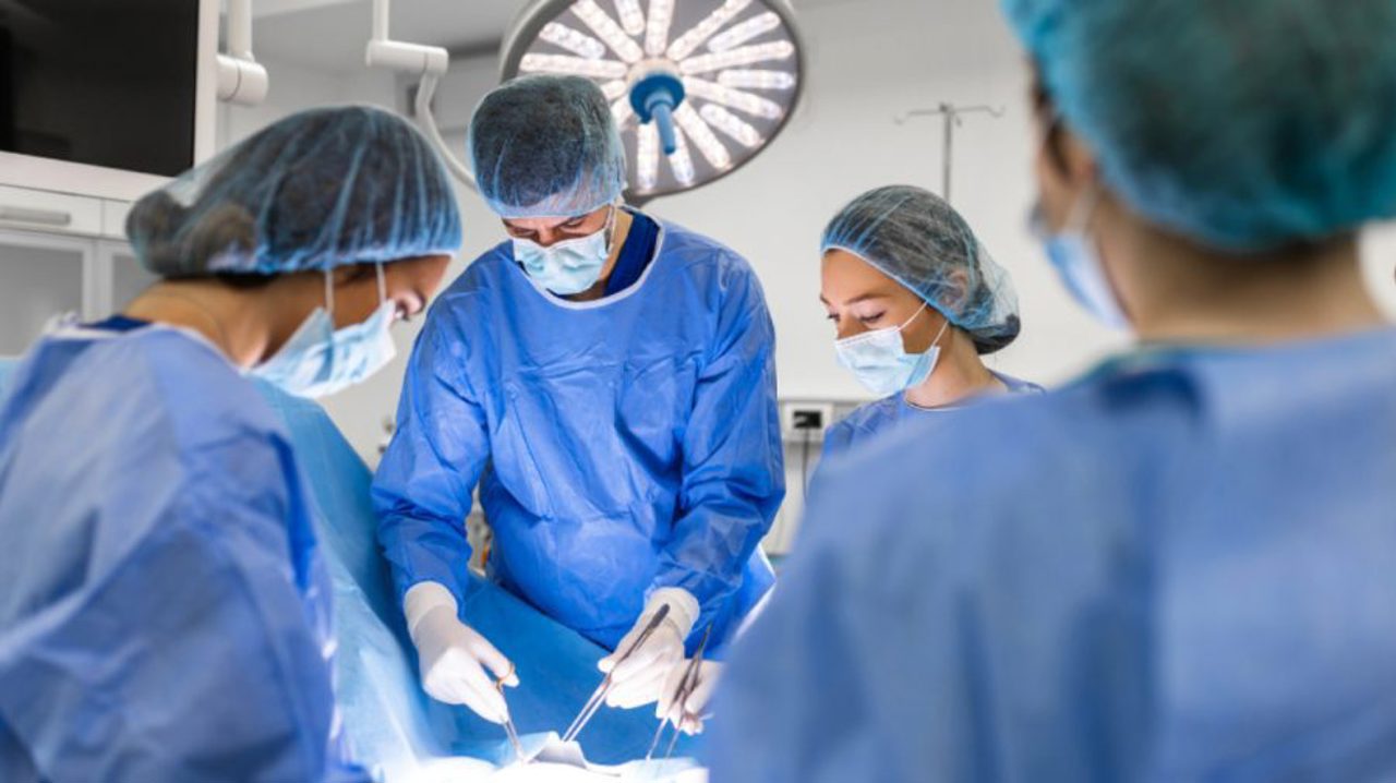 Mii de persoane au beneficiat anul trecut de proteze pentru aparatul locomotor, cele mai multe la genunchi