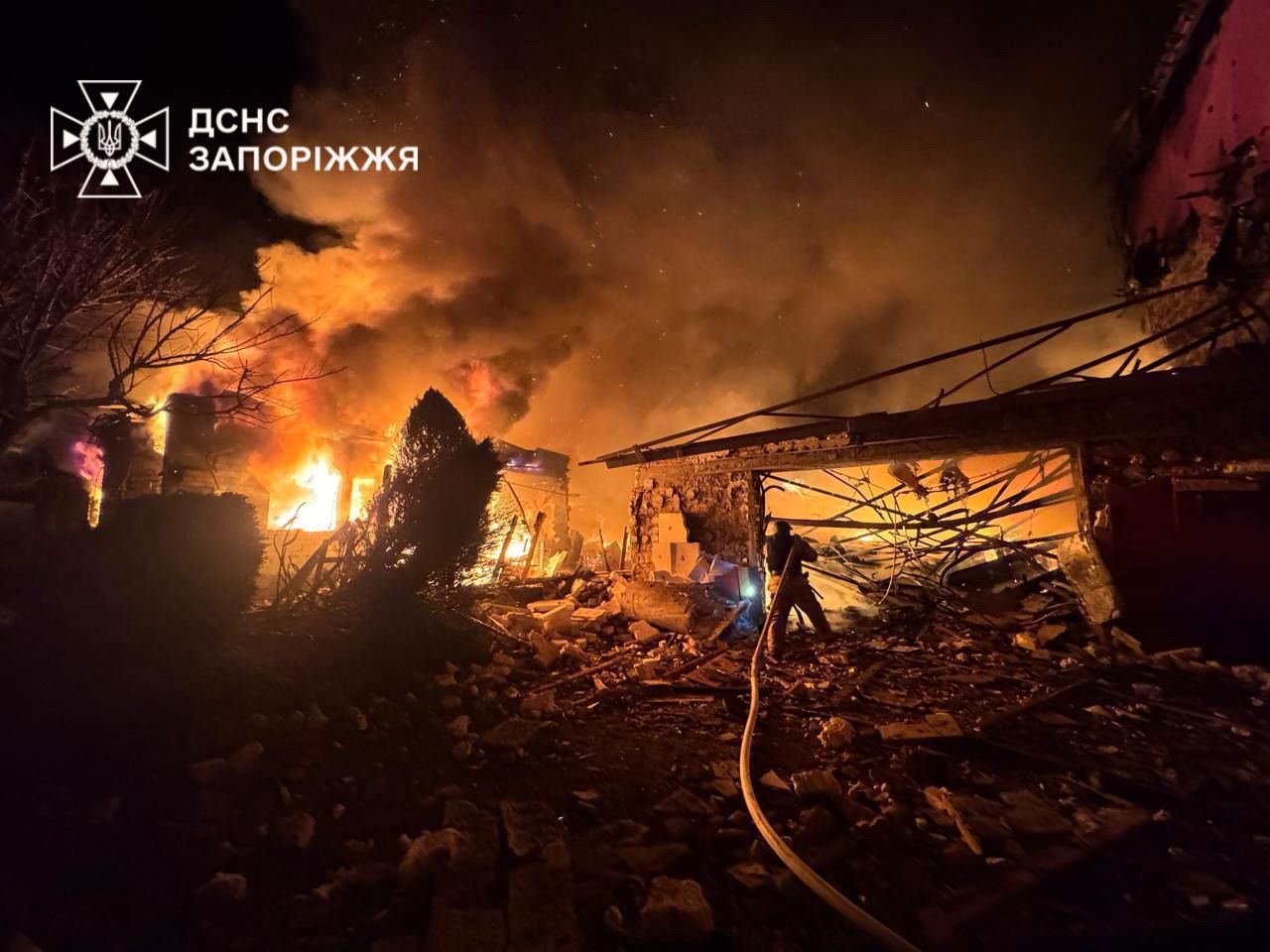 Bombardamente în Zaporojie: Mai multe persoane rănite și case distruse după atacul rusesc