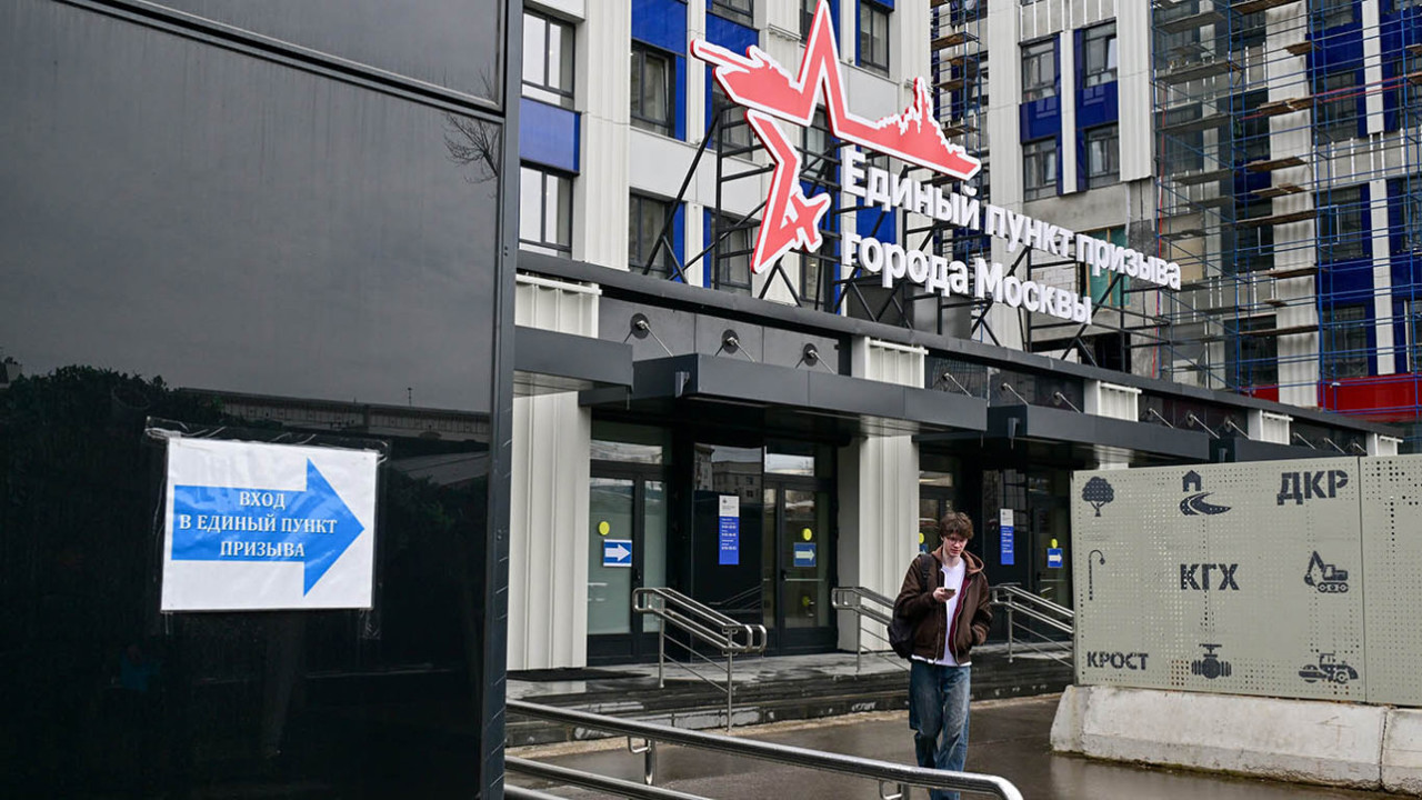 Russians barred from leaving country as digital draft system goes live