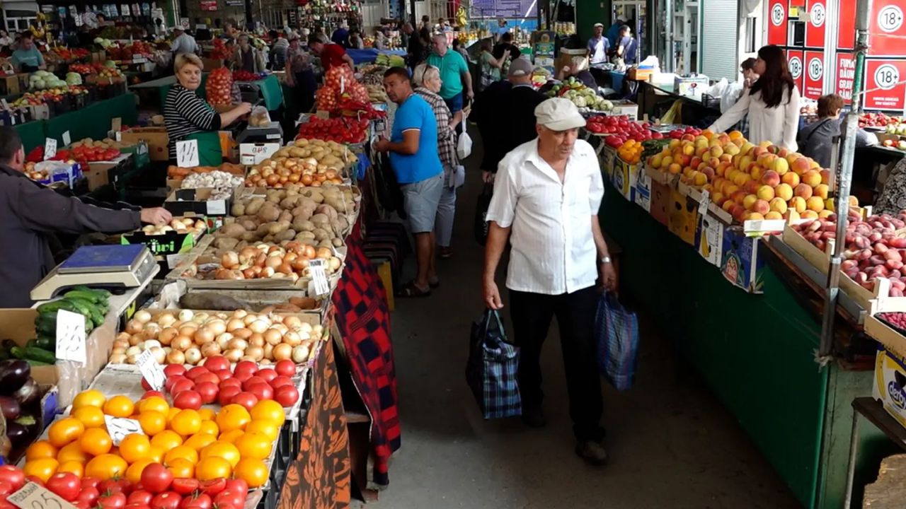 Legumele și fructele de sezon, între gust și siguranță: Specialiștii recomandă spălarea atentă a acestora înainte de consum