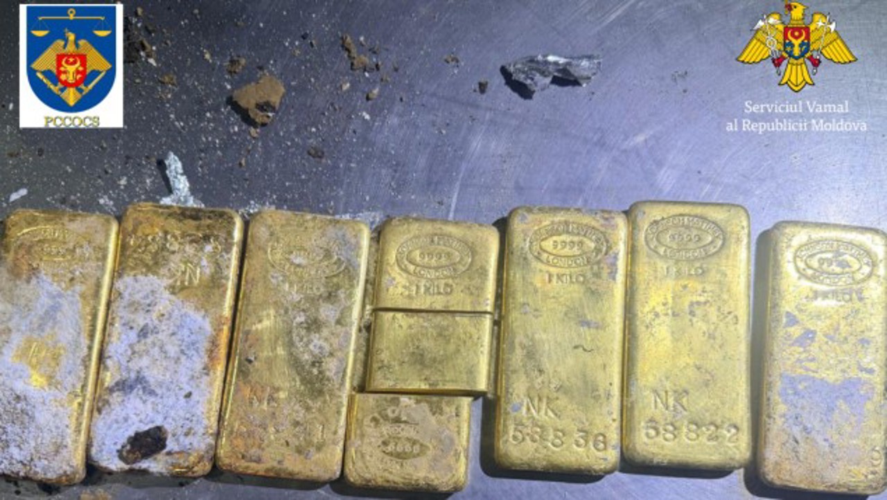 Presupusul proprietar al lingourilor de aur, introduse ilegal în R. Moldova, reținut. Percheziții în nordul țării