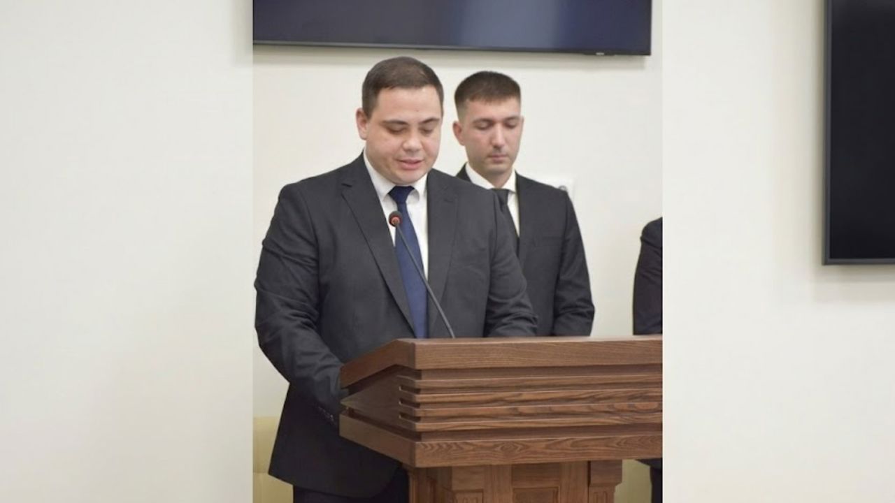 Procurorul din dosarul mitei de 400 de mii de dolari, eliberat din arestul de la domiciliu și plasat sub controlul judiciar