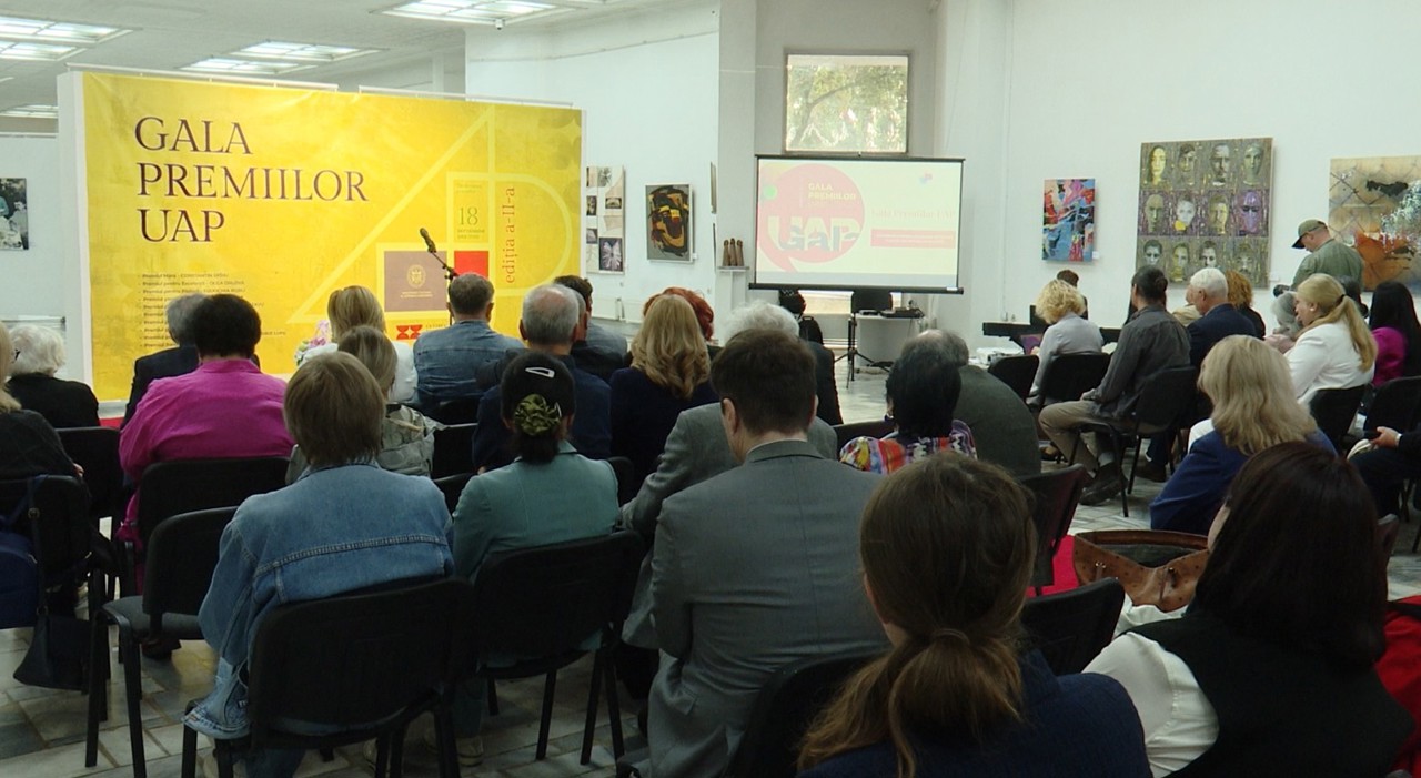 Zece artiști plastici, premiați la Gala Premiilor UAP, ediția a doua 