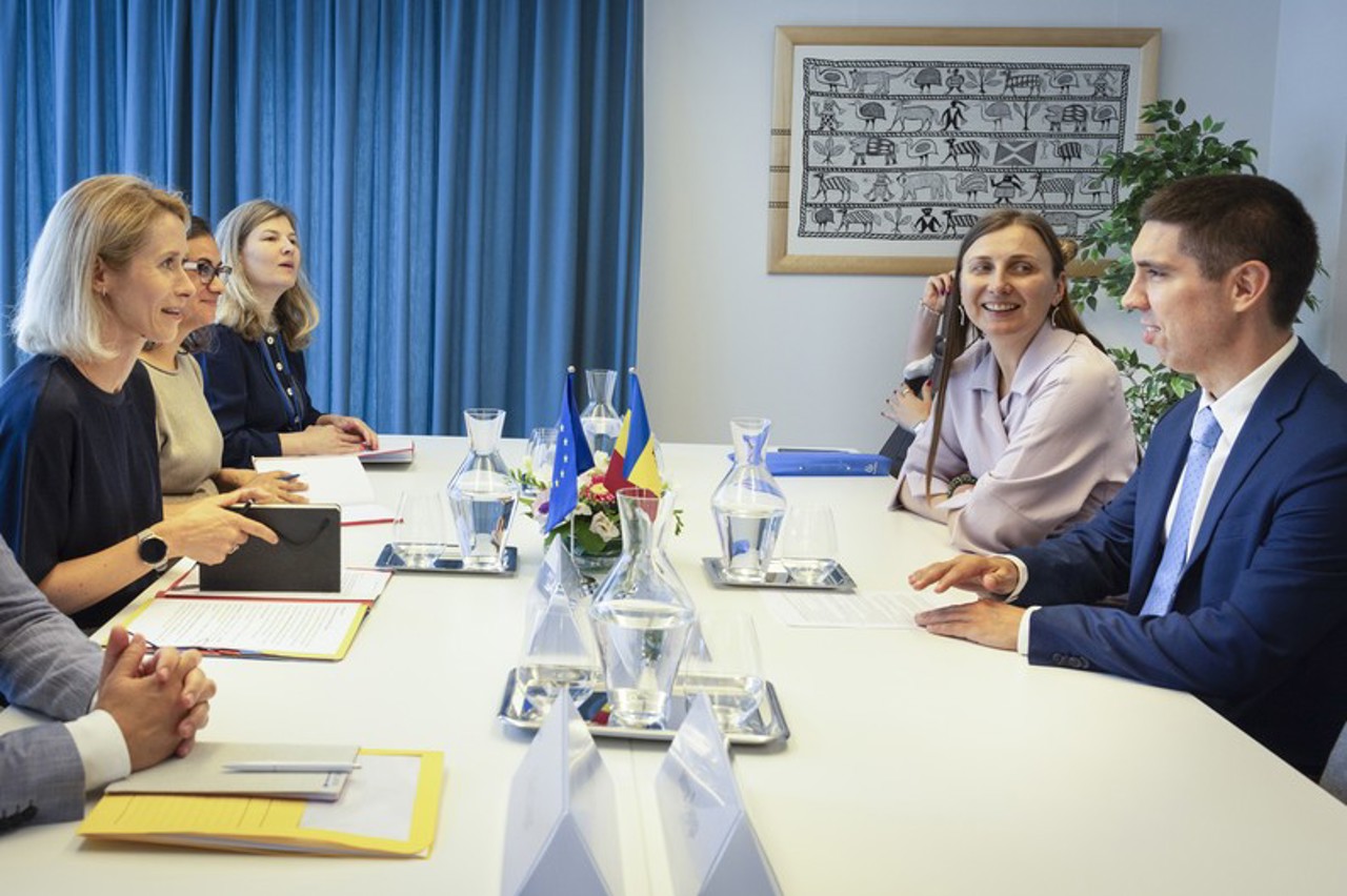 Newsroom.consilium.europa.eu/ Conferința de aderare cu R. Moldova. De la stânga la dreapta: Kaja Kallas, Înaltul Reprezentant al UE pentru Afaceri Externe și Politica de Securitate, Daniela Morari, ambasadoarea R. Moldova pe lângă UE, Mihai Popșoi, vicepremier în exercițiu, ministru al Afacerilor Externe al R. Moldova