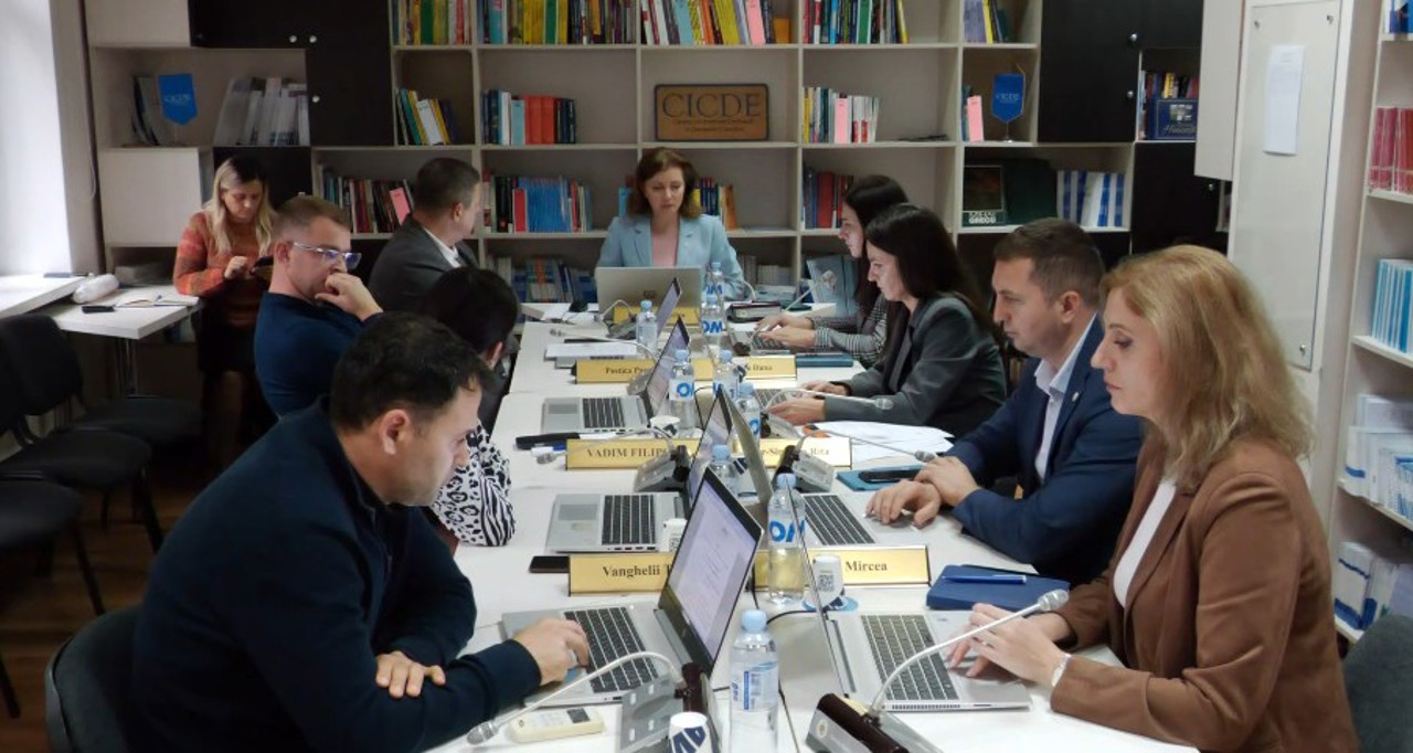 Florile depuse de reprezentanții Partidului Nostru la Berlin, gest de promovare politică. CEC a respins cererea formațiunii conduse de Usatîi