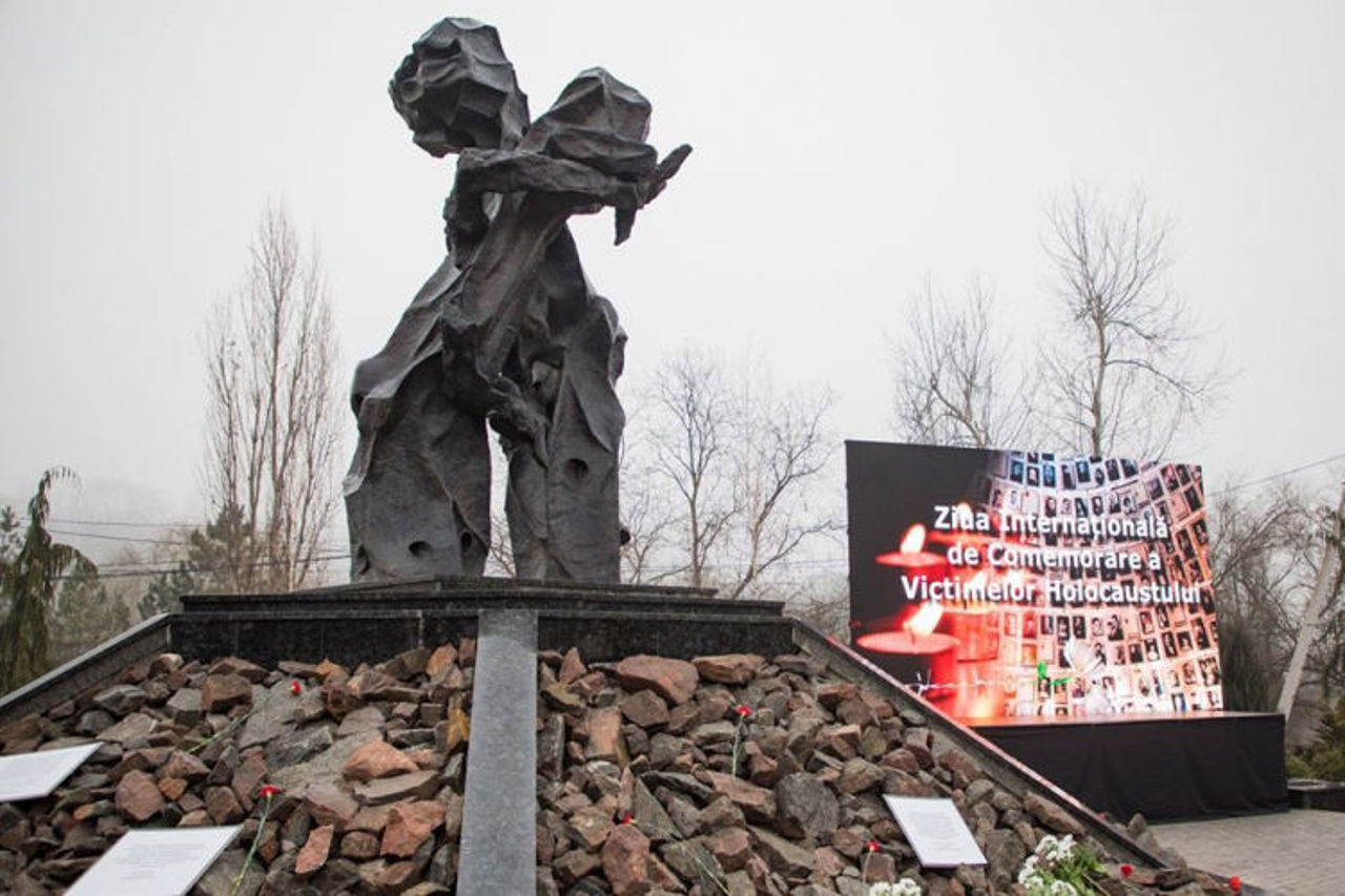 Every Flame is a Name: Moldova marks Holocaust Remembrance Day across schools