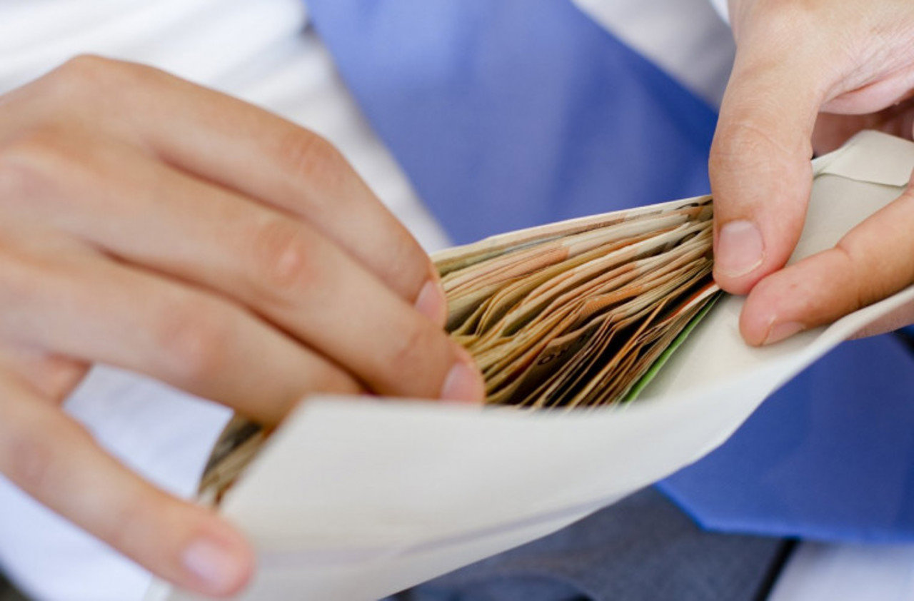 Atenție la „cadourile de mulțumire” pentru profesori: CNA avertizează că pot fi considerate acte de corupție