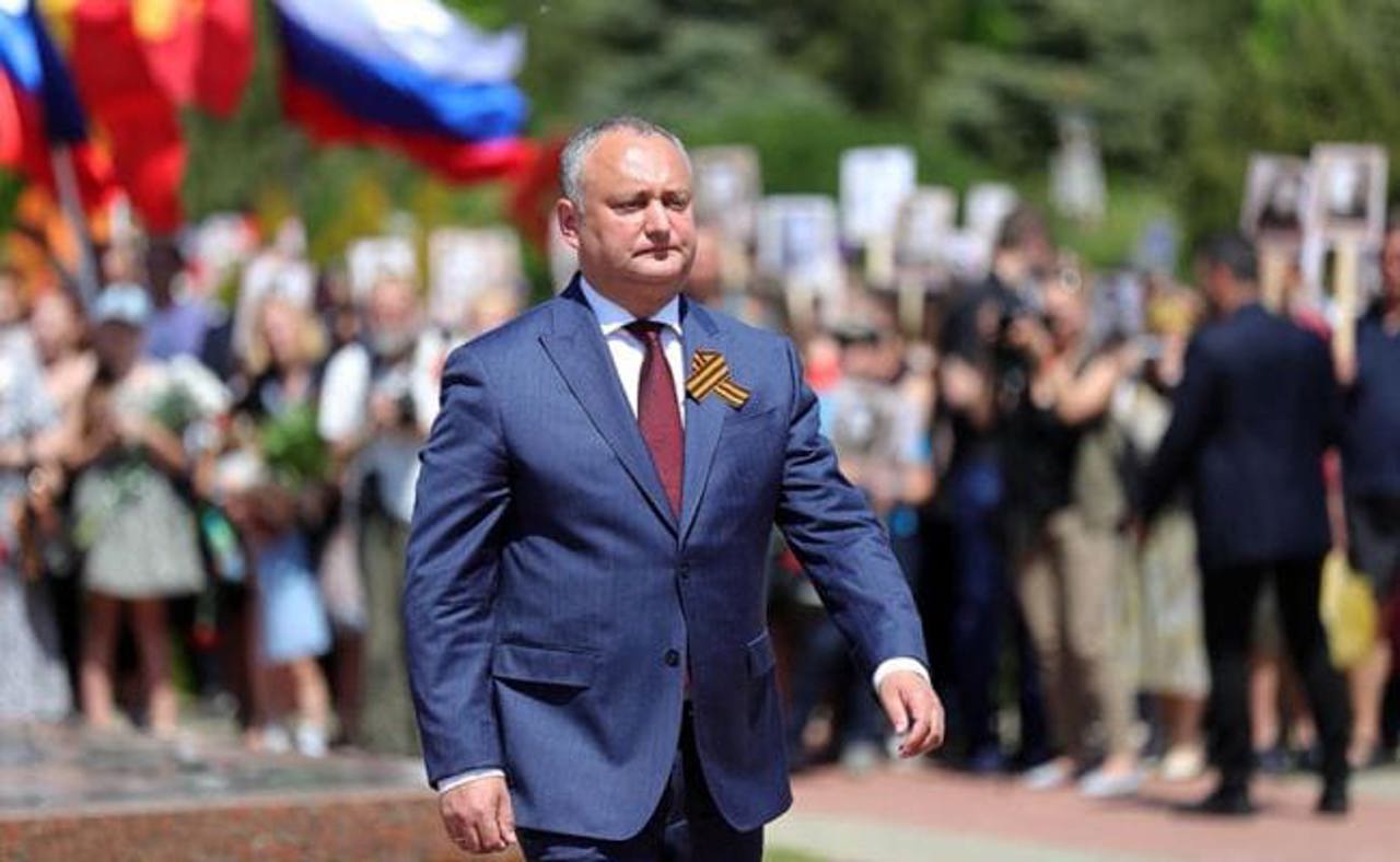 Игоря Додона пригласили в полицию из-за ношения георгиевской ленты