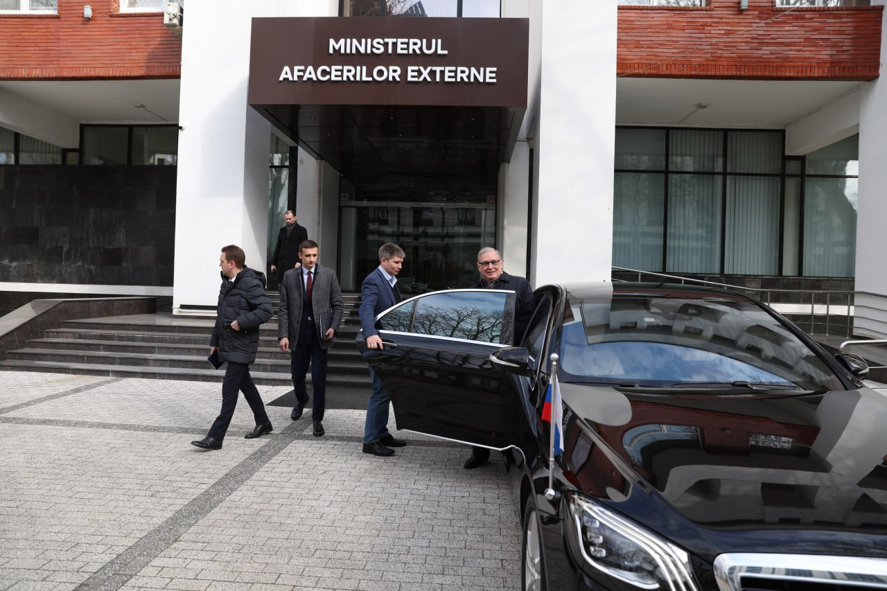 Ambasadorul agreat al Rusiei, surprins ieșind din sediul MAE de la Chișinău. Explicația diplomației moldovenești