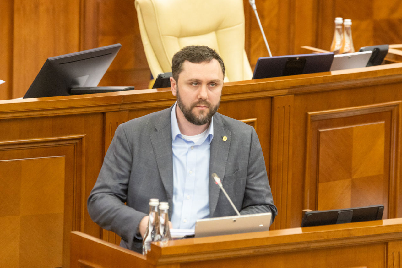Parlamentul a luat act de demisia lui Trubca în urma scandalului cu investițiile imobiliare. Grosu: „Ceea ce face diferența este că și-a asumat decizia”  