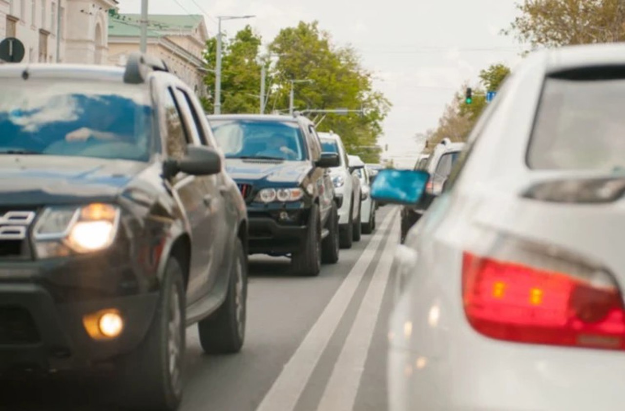 Tot mai mulți șoferi din regiunea transnistreană aleg plăcuțele de înmatriculare cu numere ale R. Moldova